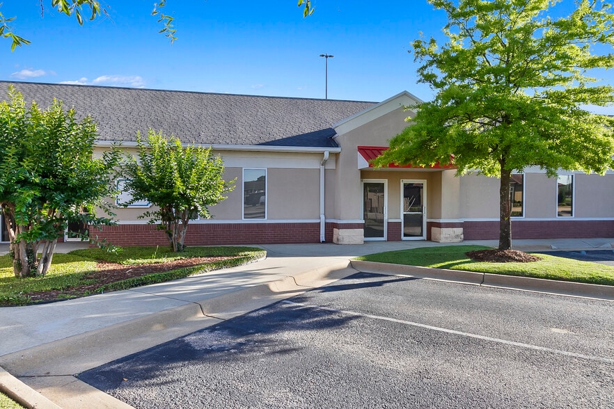 2002-A McFarland Blvd E, Tuscaloosa, AL for lease - Building Photo - Image 2 of 11