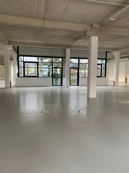 Flex in Roissy-en-France for lease - Interior Photo - Image 3 of 5