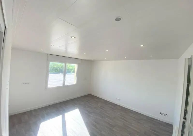 Flex in Morainvilliers for lease - Interior Photo - Image 3 of 9