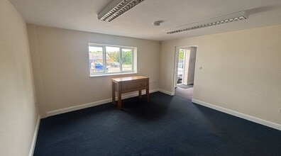 Northend Rd, Fenny Compton for lease Interior Photo- Image 2 of 4
