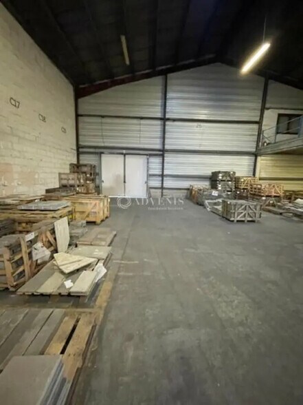 Commerce de détail dans Coignières à louer - Photo principale - Image 1 de 5