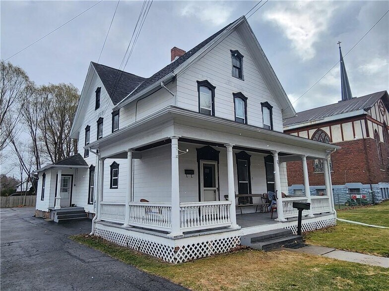 43 Chapel St, Mount Morris, NY à vendre - Photo du bâtiment - Image 2 de 35