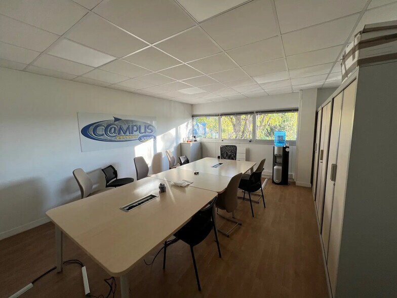 Industriel dans SAINT-OUEN-L'AUMONE à louer - Photo intérieure - Image 3 de 5