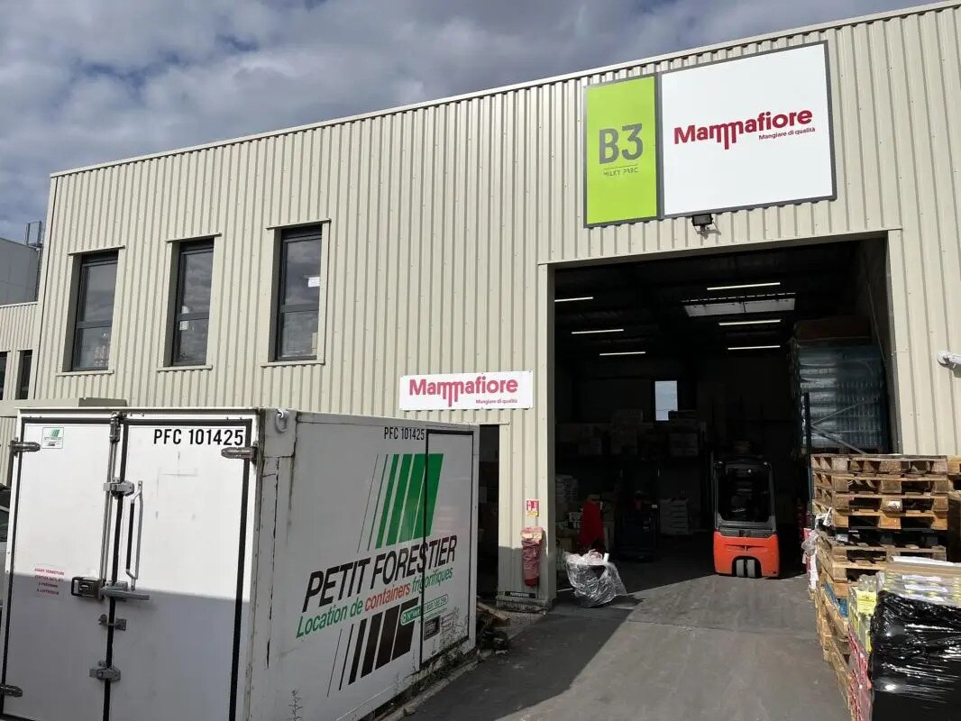 55 Rue Emile Zola, Décines-Charpieu for lease Building Photo- Image 1 of 16