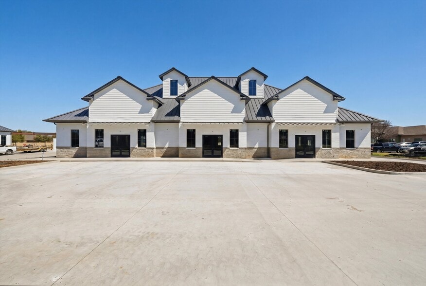 5241 Speegleville Rd, McGregor, TX for lease - Primary Photo - Image 1 of 6