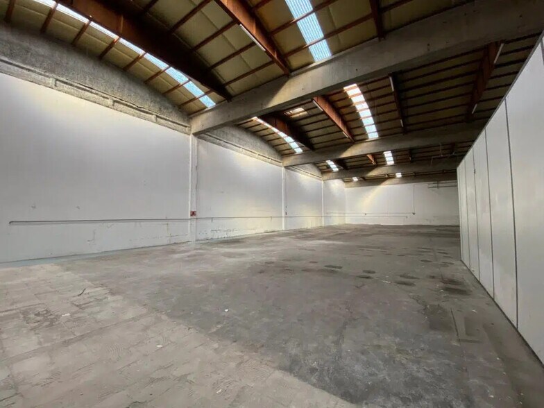 Office in Saint-Priest for lease - Interior Photo - Image 2 of 7