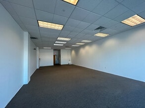 5000 N Crescent Blvd, Pennsauken, NJ for lease Interior Photo- Image 2 of 8