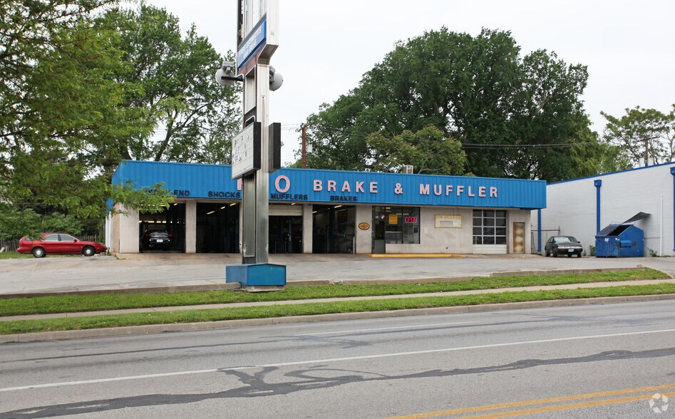 5840 Troost Ave, Kansas City, MO à louer - Photo du bâtiment - Image 2 de 2