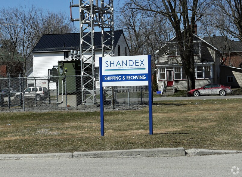 5 Herriott St, Perth, ON à vendre - Photo du bâtiment - Image 2 de 7