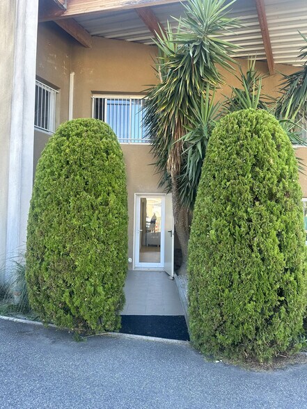 Bureau dans Aubagne à louer - Photo du bâtiment - Image 2 de 2