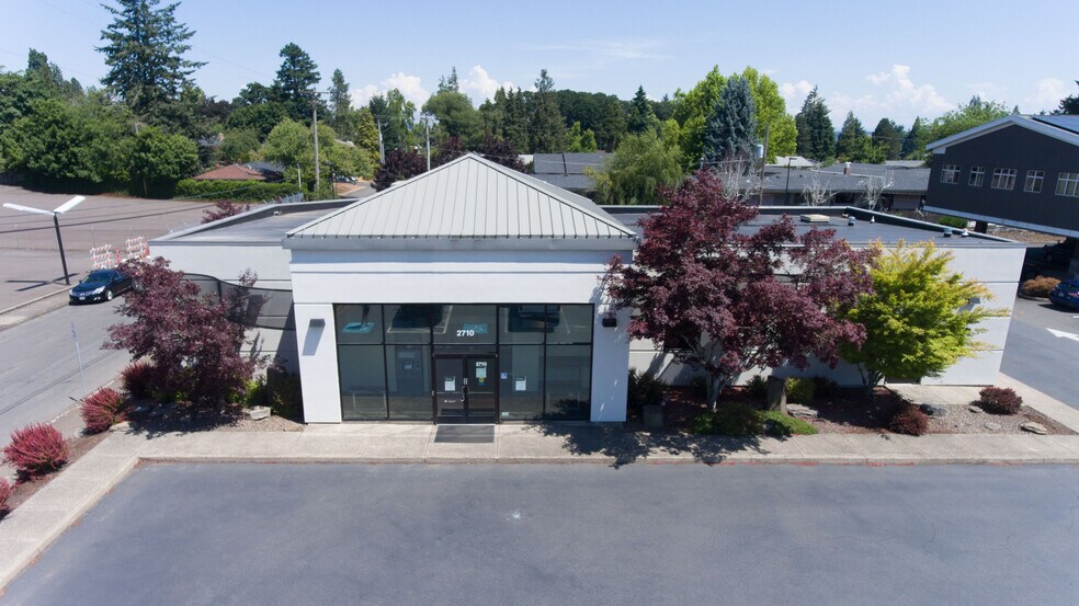 2710 Commercial St SE, Salem, OR à louer - Photo du bâtiment - Image 1 de 8