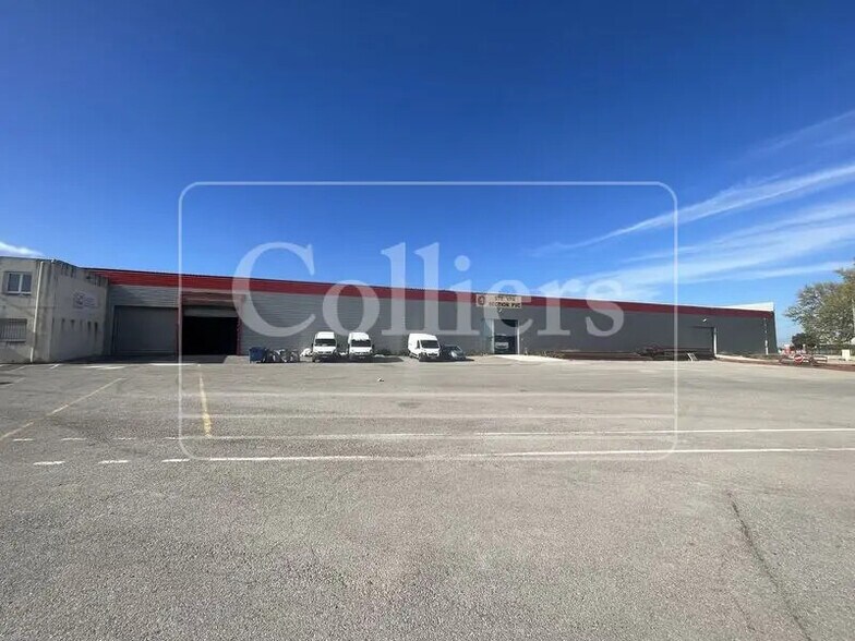 Flex dans Gignac-la-Nerthe à louer - Photo du bâtiment - Image 2 de 9