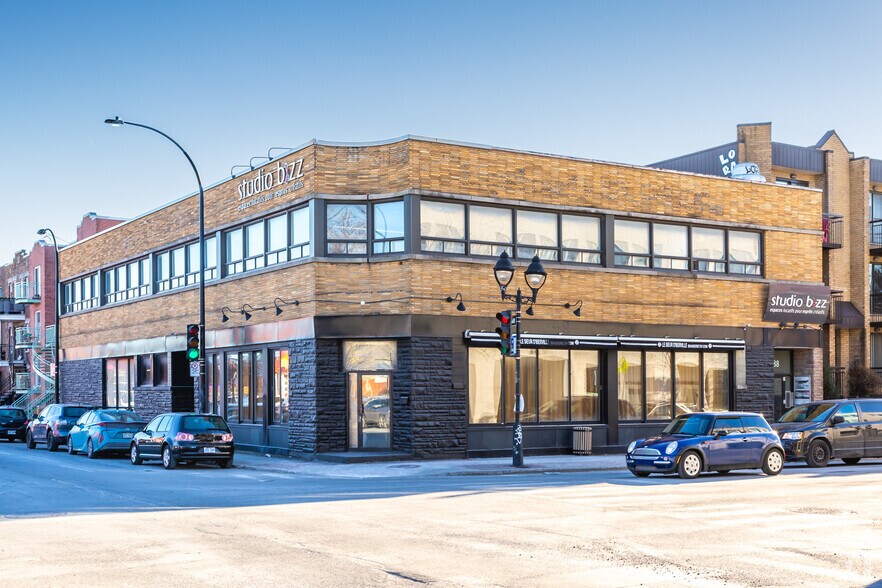 2488-2490 Av du Mont-Royal E, Montréal, QC à louer - Photo du bâtiment - Image 1 de 13