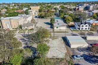 120 N Mesquite St, San Antonio, TX for lease Aerial- Image 2 of 40