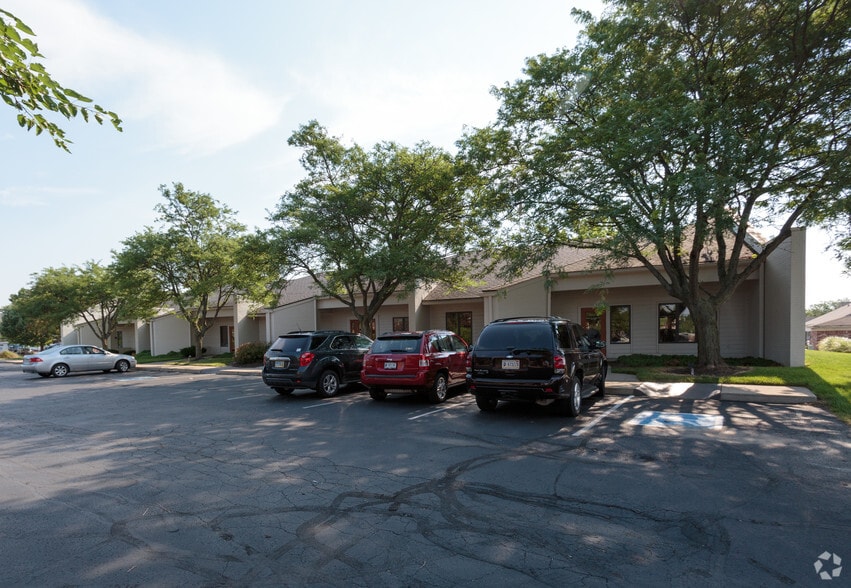 277 E Carmel Dr, Carmel, IN for lease - Building Photo - Image 3 of 8