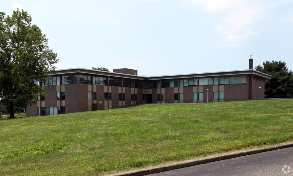 1610 Hubbard Thomas Rd, Hubbard, OH à louer - Photo du bâtiment - Image 2 de 45