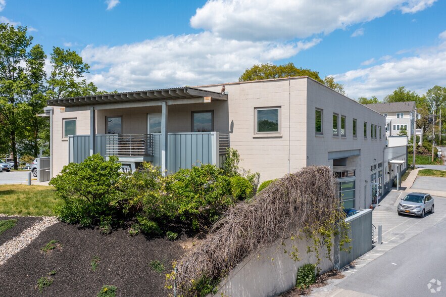 25 Van Wagner Rd, Poughkeepsie, NY à louer - Photo du bâtiment - Image 3 de 16
