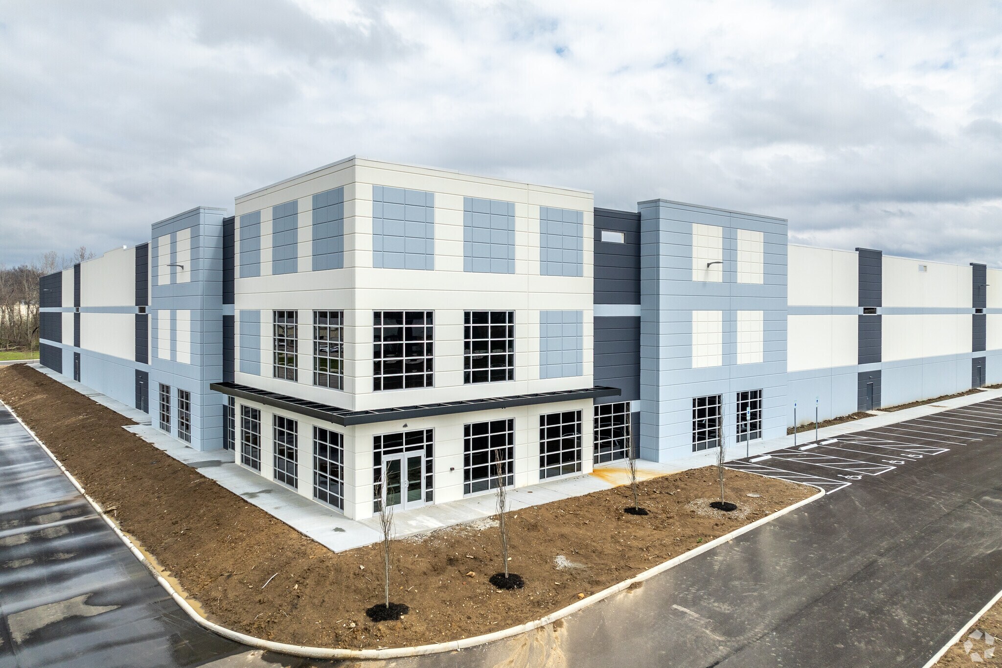 1800 Deffenbaugh Ct, Columbus, OH for lease Primary Photo- Image 1 of 11