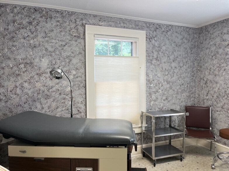 202 Memorial Dr, Greer, SC à vendre - Photo du bâtiment - Image 3 de 8