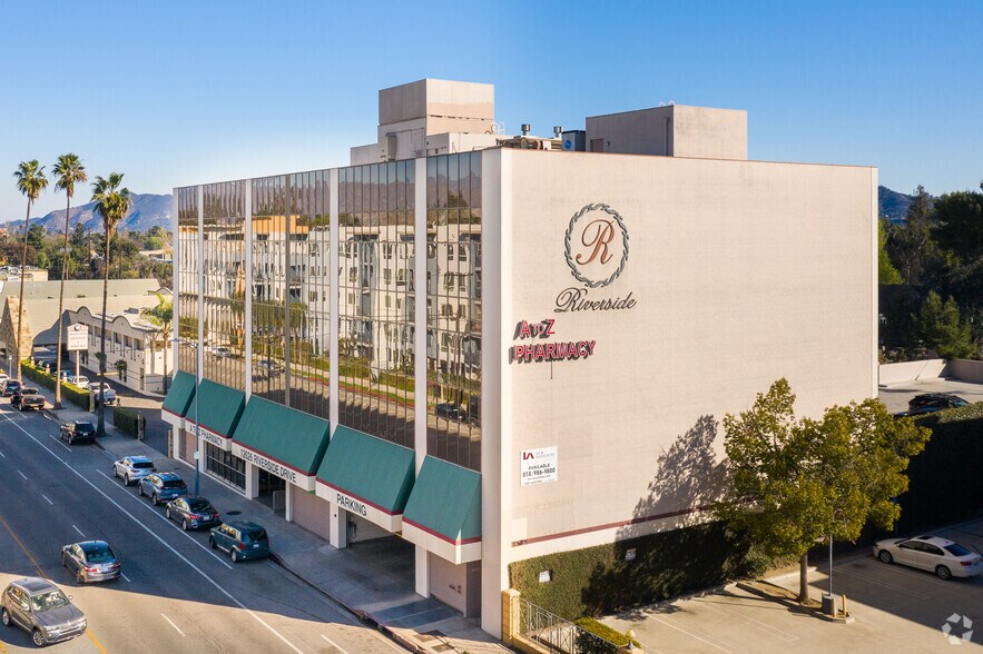 12626 Riverside Dr, Valley Village, CA à louer - Photo du bâtiment - Image 1 de 6