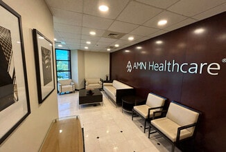 2810 16th St, Hickory, NC for lease Lobby- Image 1 of 4