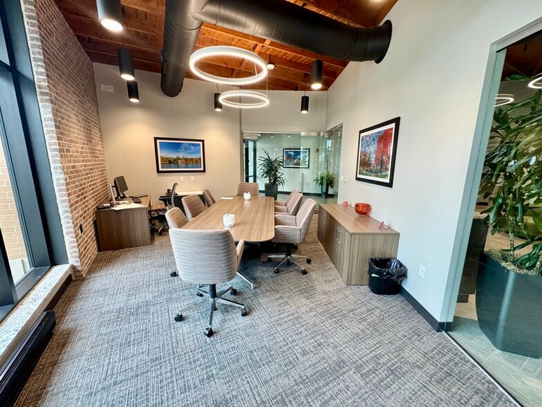 222 E Park St, Edwardsville, IL for lease - Interior Photo - Image 3 of 23