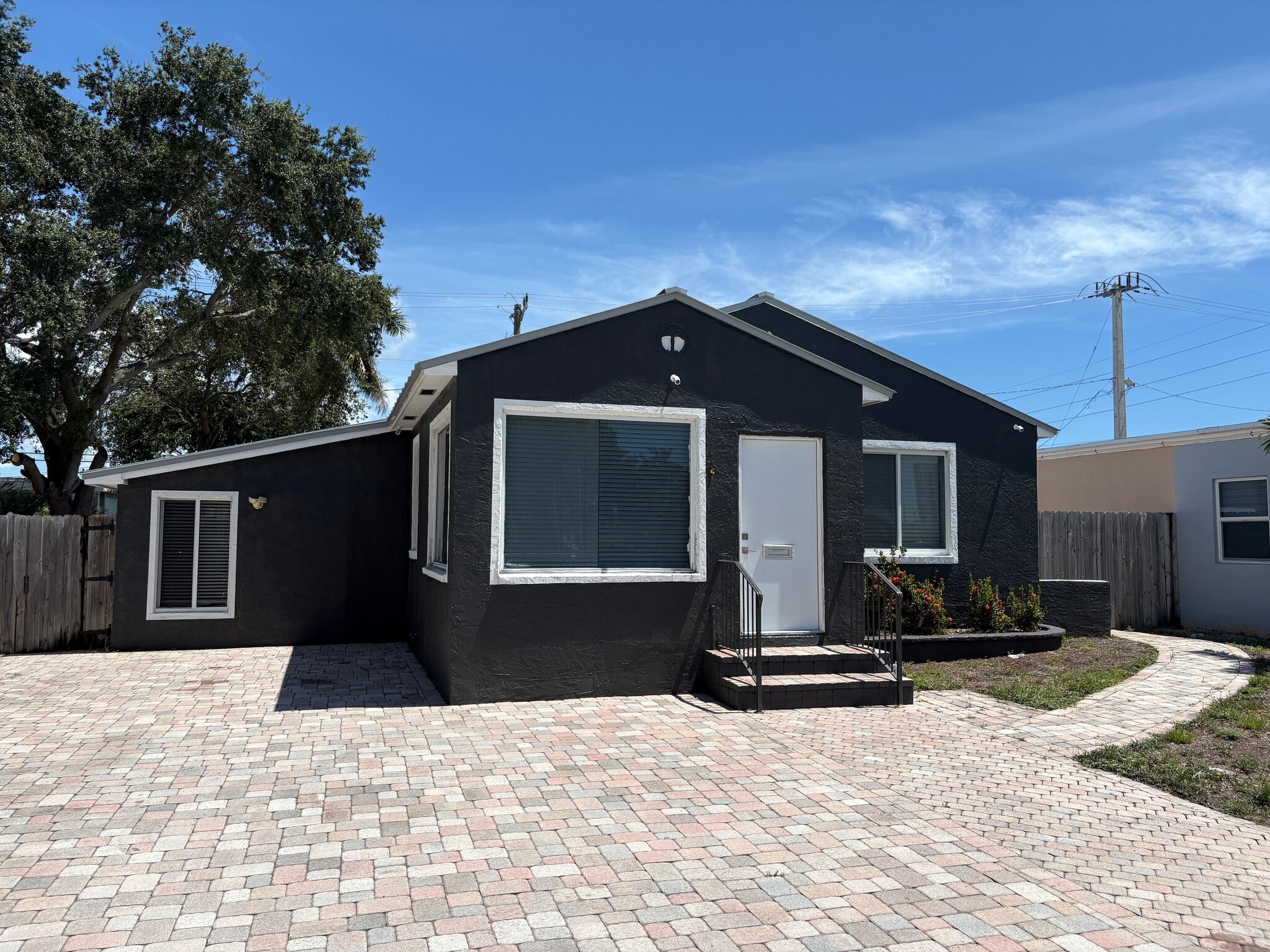 215 SW 17th St, Fort Lauderdale, FL for lease Building Photo- Image 1 of 9