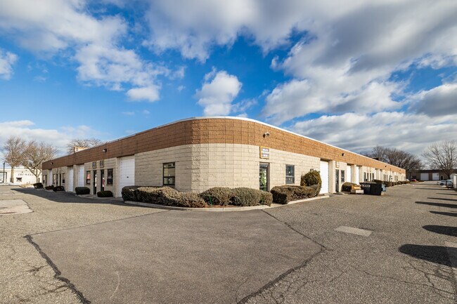 More details for 66 S 2nd St, Bay Shore, NY - Industrial for Lease