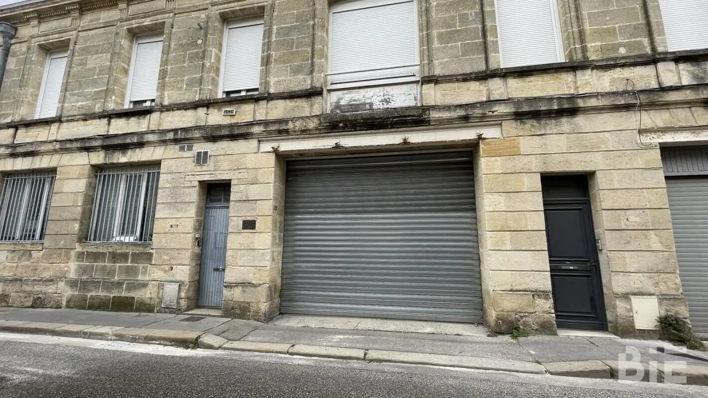 Retail in Bordeaux for lease Building Photo- Image 1 of 15