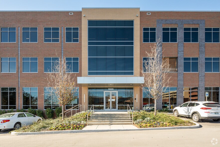 5005 Maryland Way, Brentwood, TN à louer - Photo du bâtiment - Image 2 de 6