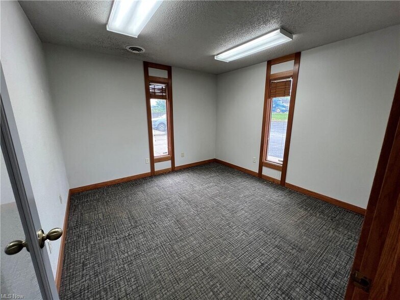 8433 South Ave, Youngstown, OH à louer - Photo du bâtiment - Image 3 de 7