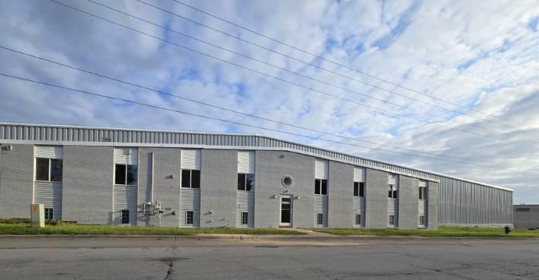 2055 N Towne Ln NE, Cedar Rapids, IA for lease - Building Photo - Image 2 of 13