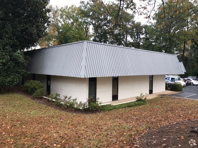 5075 Roswell Rd NE, Atlanta, GA à louer - Photo du bâtiment - Image 1 de 7
