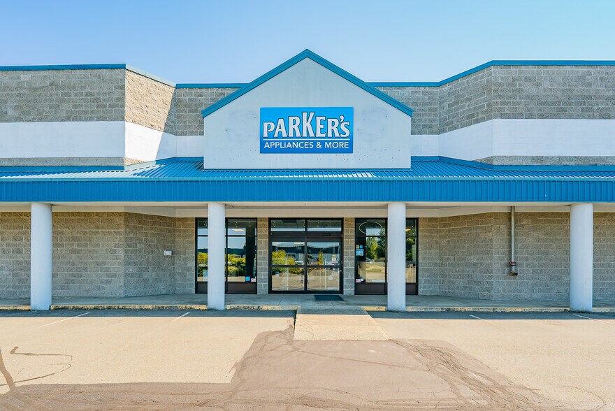 700 29th St, Courtenay, BC à vendre - Photo du bâtiment - Image 3 de 7