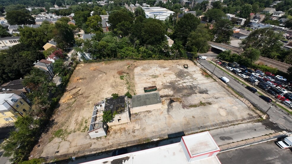 355 E Price St, Philadelphia, PA for lease - Building Photo - Image 3 of 7