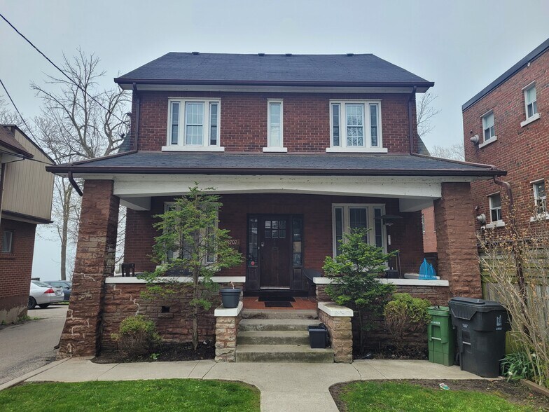 2707 Lake Shore Blvd W, Toronto, ON à vendre - Photo du bâtiment - Image 2 de 14