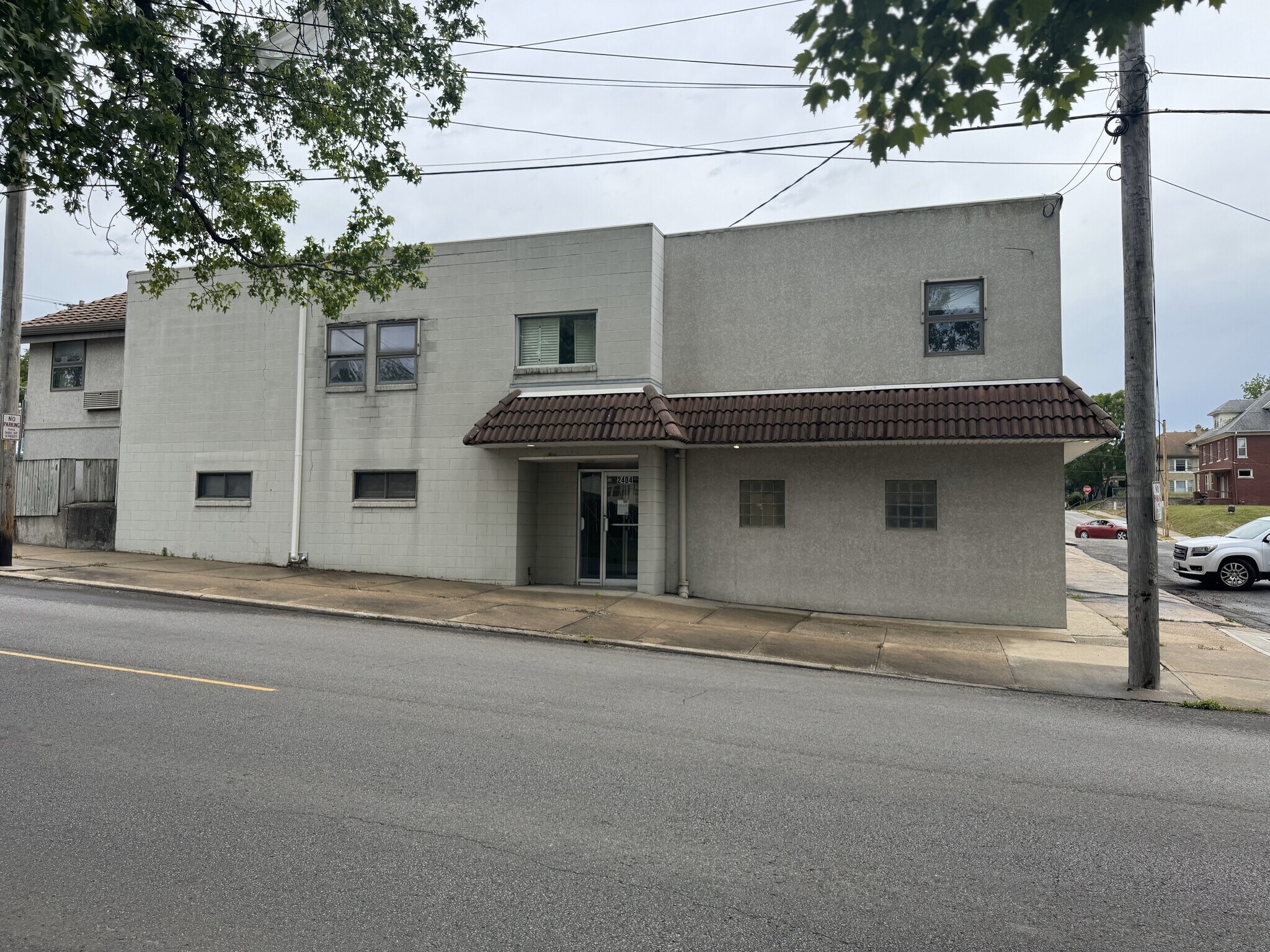 2401 Frederick Ave, Saint Joseph, MO for lease Primary Photo- Image 1 of 20