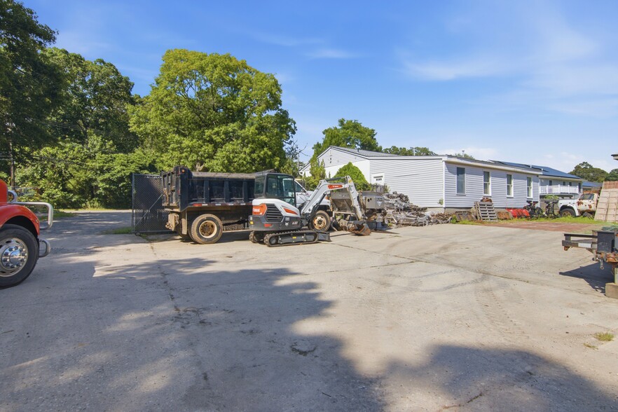 460 Granny Rd, Medford, NY à vendre - Photo du bâtiment - Image 2 de 13