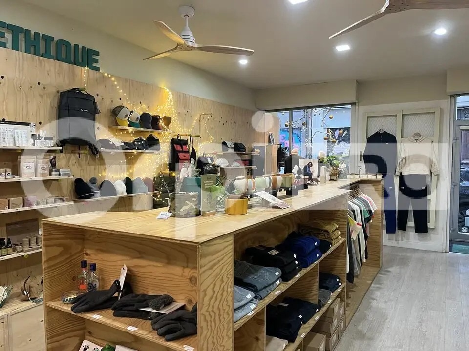 Retail in Lyon for lease Interior Photo- Image 1 of 8