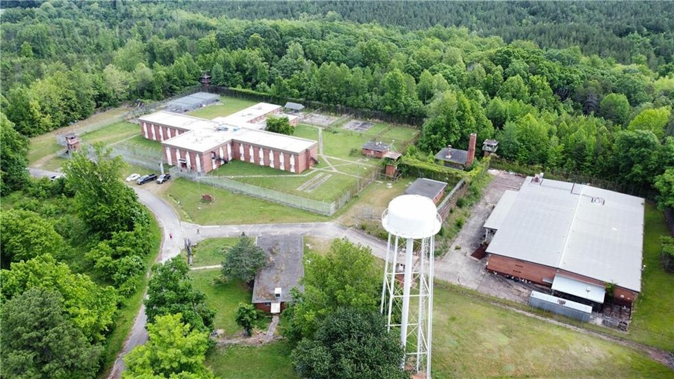 2061 High Rock School Rd, Blanch, NC à vendre - Photo du bâtiment - Image 3 de 10