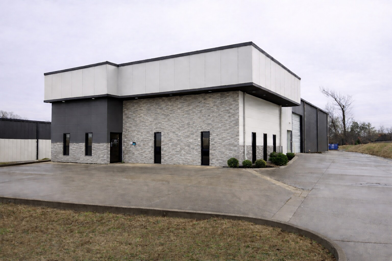 121 Commerce St, Hendersonville, TN à louer Photo du bâtiment- Image 1 de 2