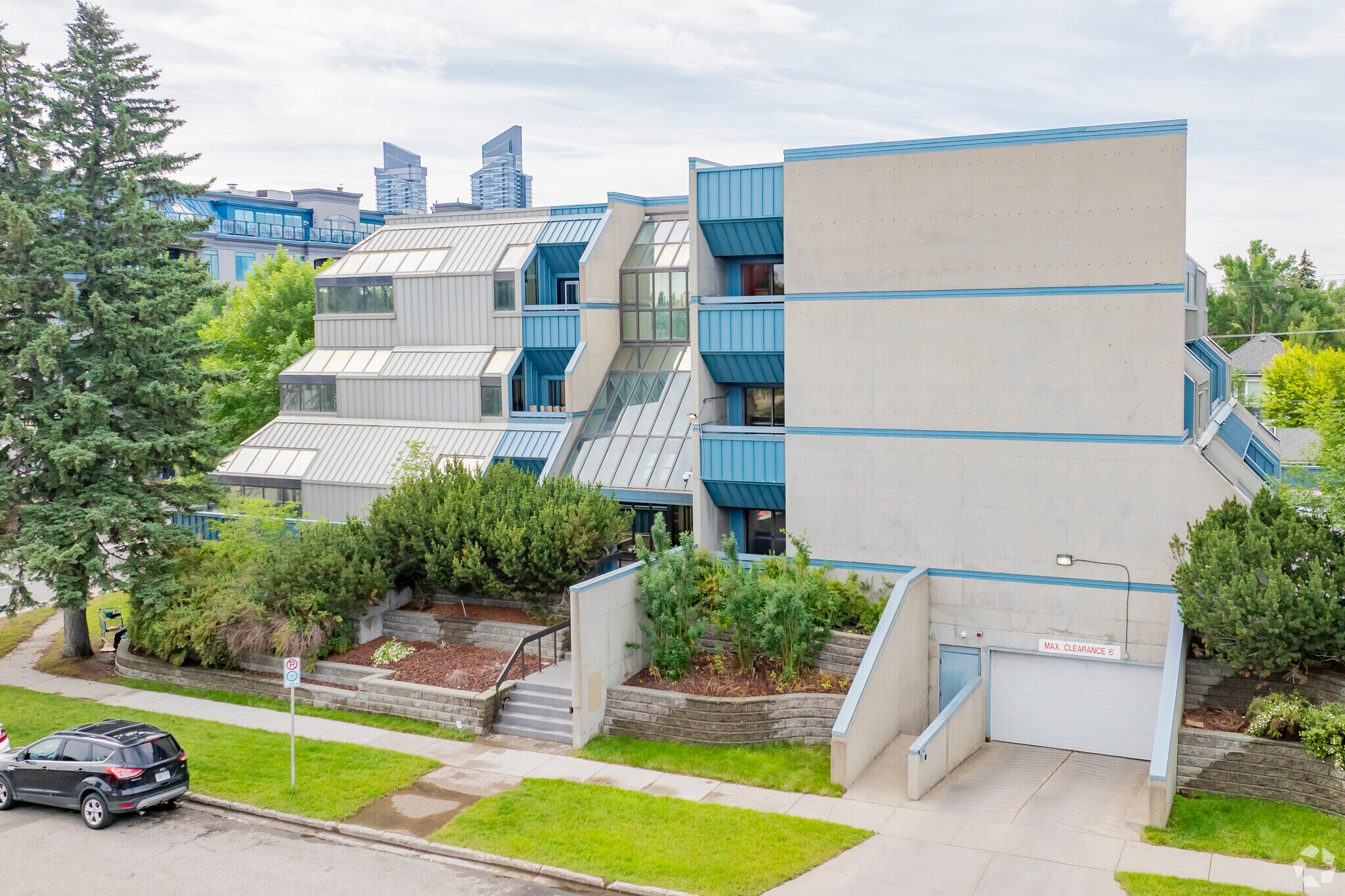 1601 Westmount Rd NW, Calgary, AB for sale Primary Photo- Image 1 of 1