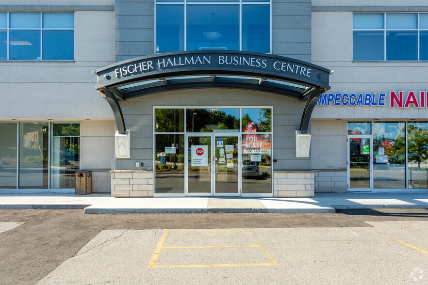 715 Fischer-hallman Rd, Kitchener, ON à louer - Photo du bâtiment - Image 2 de 5