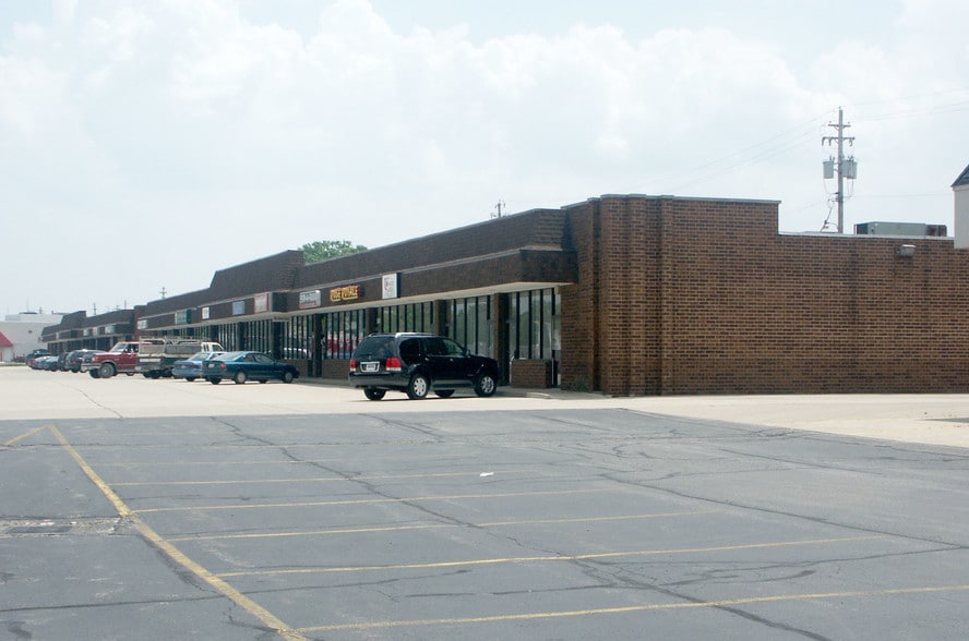 26791-26885 Brookpark Road Ext, North Olmsted, OH for lease - Building Photo - Image 2 of 6