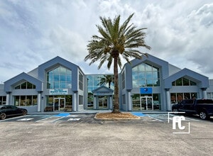 1800-1900 SE Port Saint Lucie Blvd, Port Saint Lucie, FL à louer Photo intérieure- Image 1 de 10