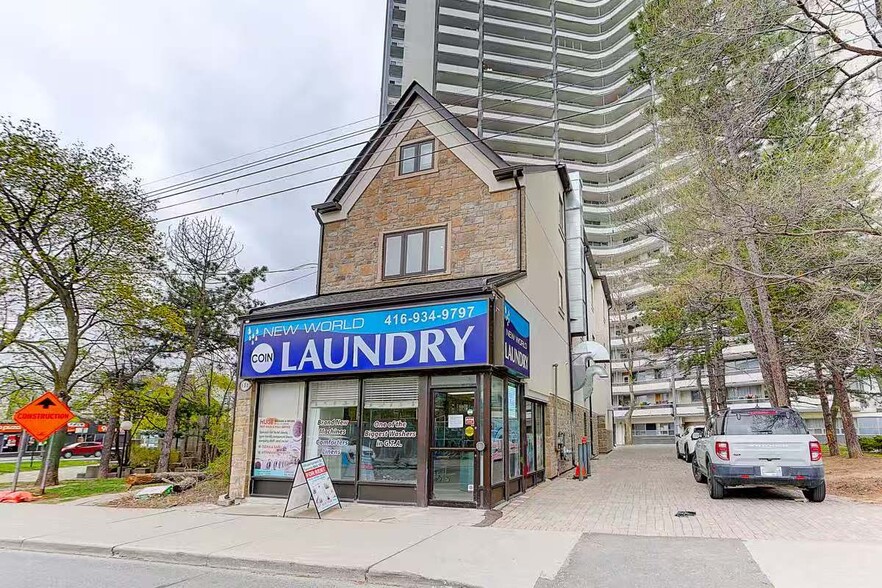 600 Parliament St, Toronto, ON à vendre - Photo du bâtiment - Image 2 de 7