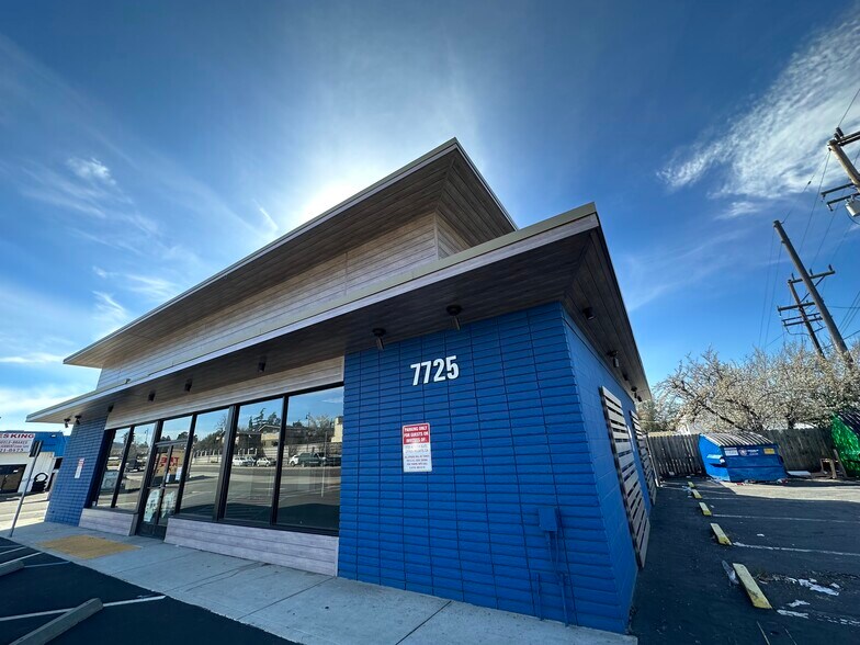 7725 Auburn Blvd, Citrus Heights, CA à louer - Photo du bâtiment - Image 1 de 2