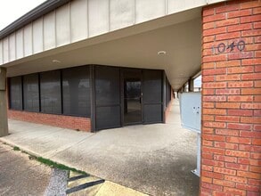 1040-1056 Cliff Gookin Blvd, Tupelo, MS for lease Building Photo- Image 1 of 5