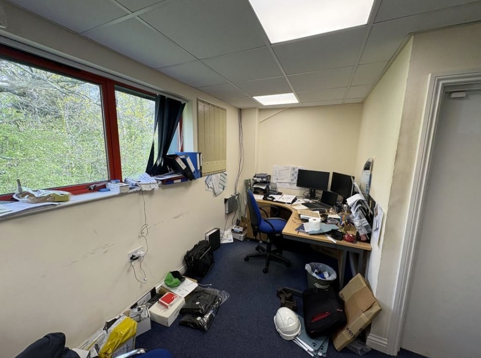 Claylands Rd, Bishops Waltham for lease Interior Photo- Image 1 of 9