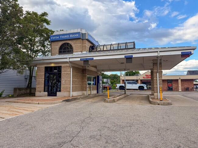 Plus de détails pour 2145 Wealthy St SE, Grand Rapids, MI - Commerce de détail à vendre